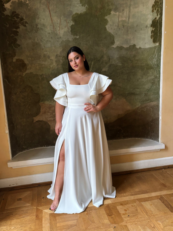 Kleo - wedding maxi dress in ecru color with karo neckline and ruffled sleeves