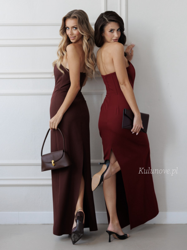 Liv maxi - maroon timeless creation with a clinging top and a striking cut-out at the back