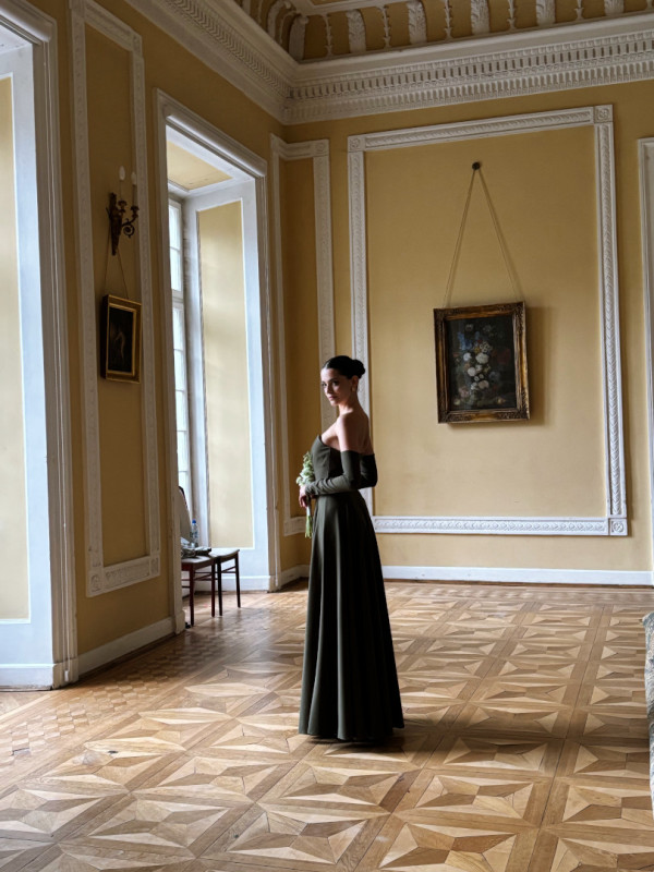 Judith - a maxi dress with a fitted, corseted heart-shaped top