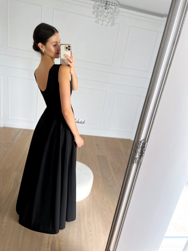 Cynthia - black simple dress with thicker straps perfect for proms