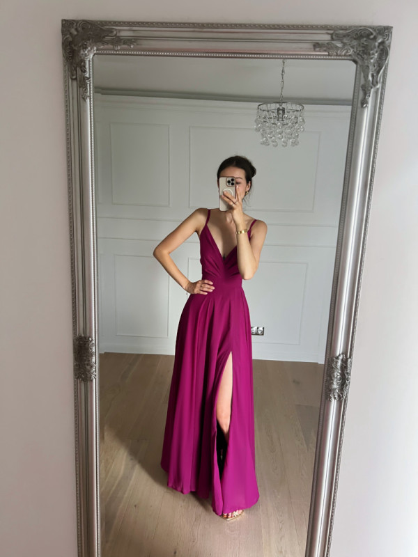 Alruna - simple long flared strapless dress in fuchsia color