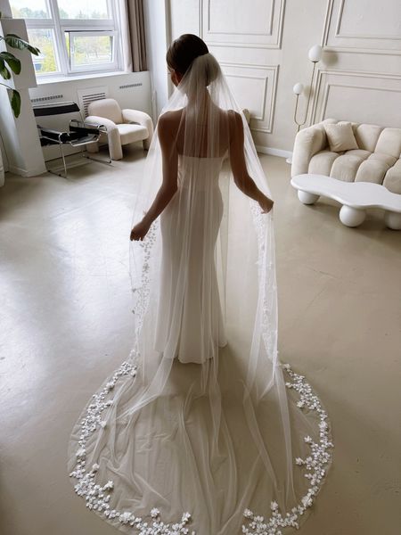 Long glamorous wedding veil with three-dimensional floral embroidery