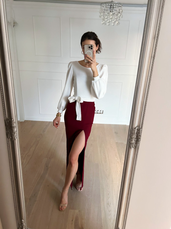 Sweater tied in several ways in cream color A349