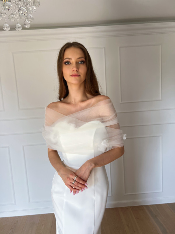 Tulle cross chimney for bride in ecru color with 3D flowers