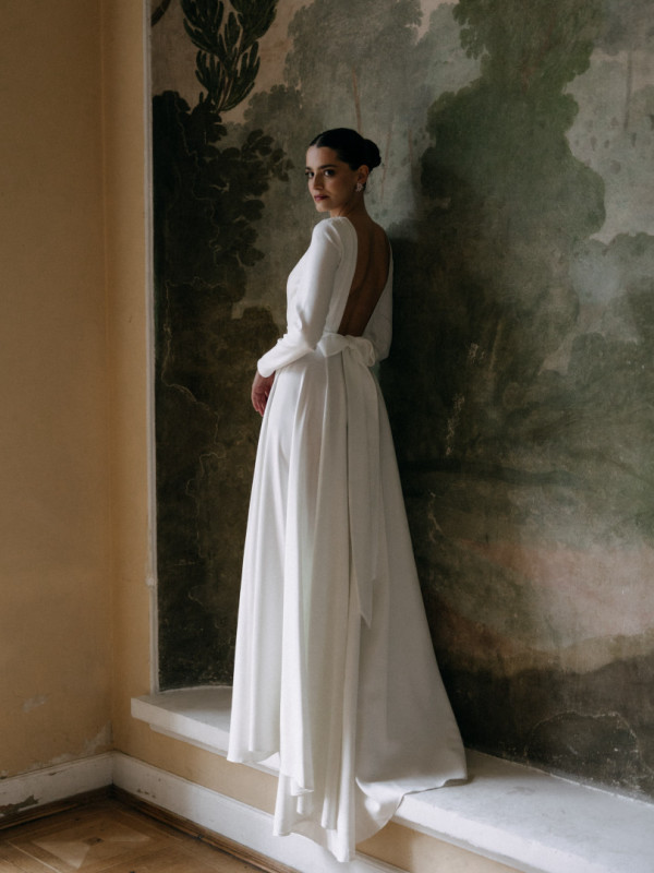 Willow - wedding dress with long sleeves and back neckline