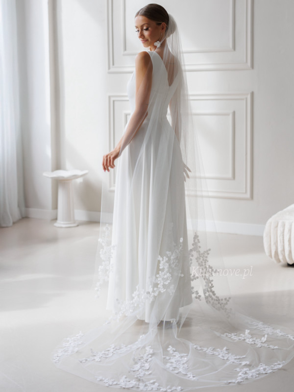 Cathedral wedding veil decorated with subtle floral appliqués