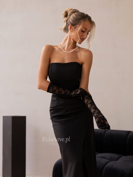 Black vintage-style lace gloves