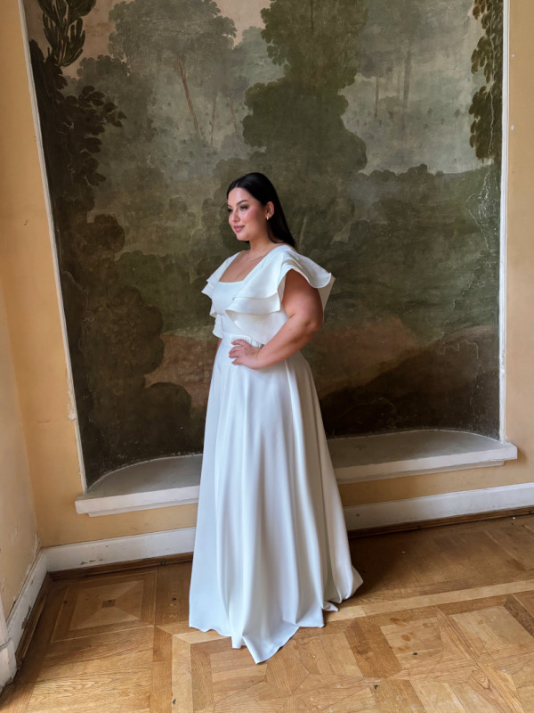 Kleo - wedding maxi dress in ecru color with karo neckline and ruffled sleeves