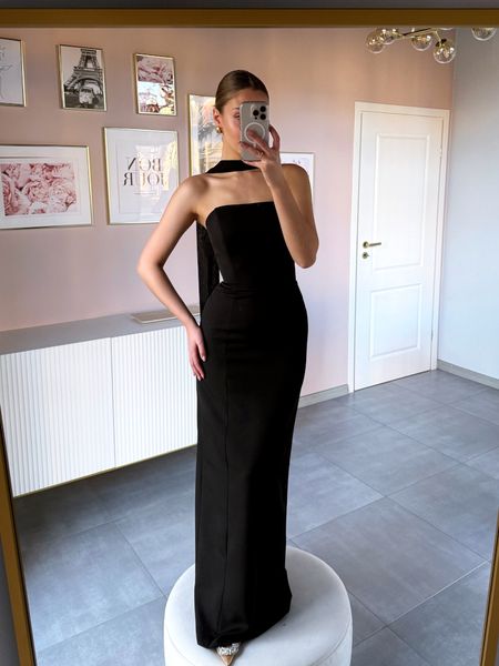 Liv maxi - black simple dress with corset top and back zipper