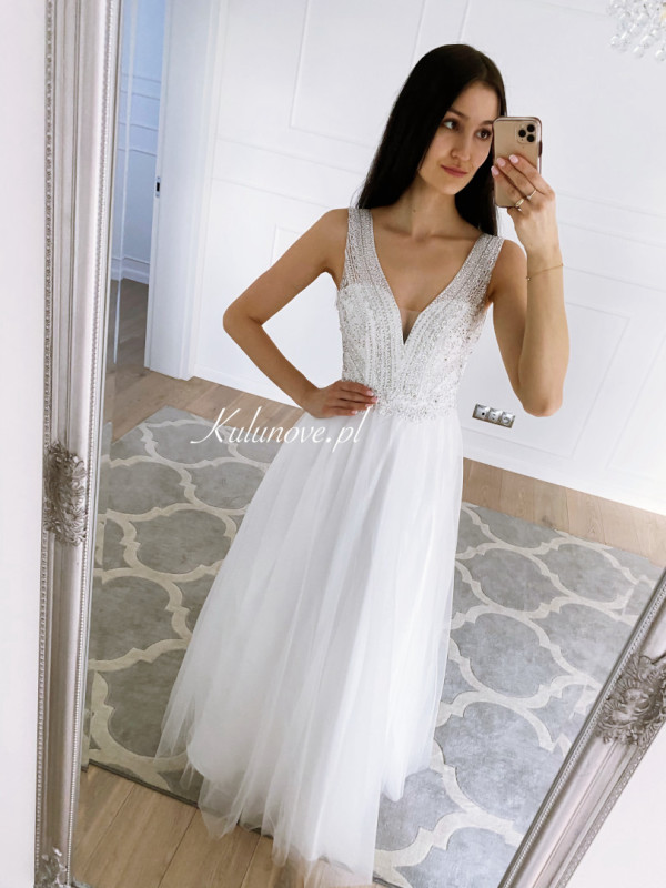 Princess A350 - embroidered wedding dress with a princess cut tulle bottom