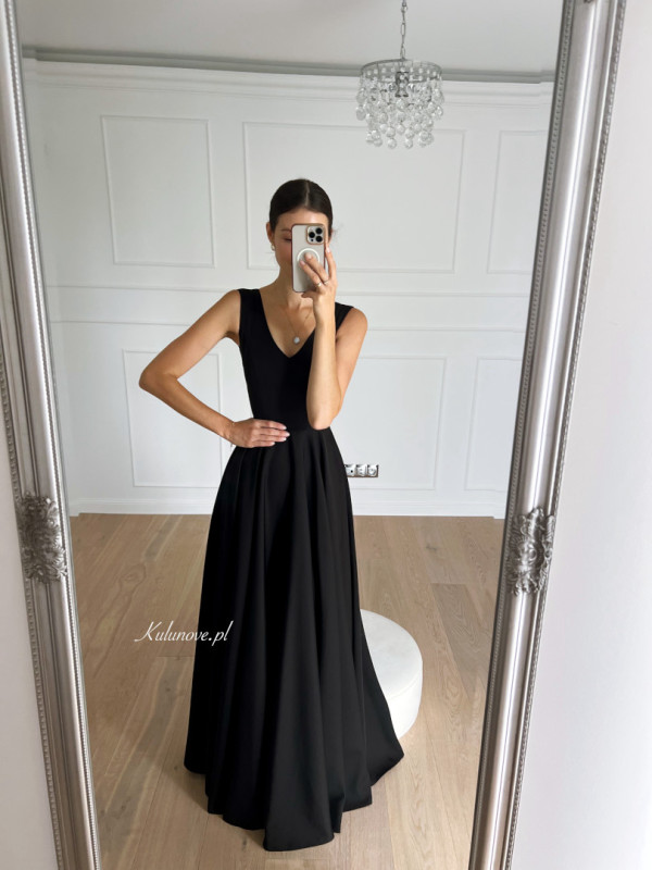 Cynthia - black simple dress with thicker straps perfect for proms