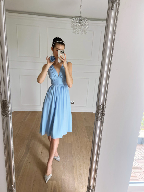 Penelope - blue knee-length dress on thicker straps with tied flower