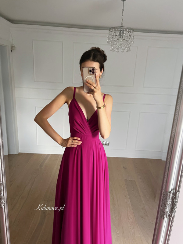 Alruna - simple long flared strapless dress in fuchsia color