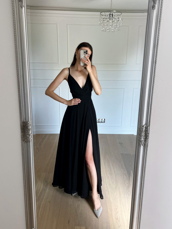 Alruna - elegant long chiffon dress in black with an envelope top