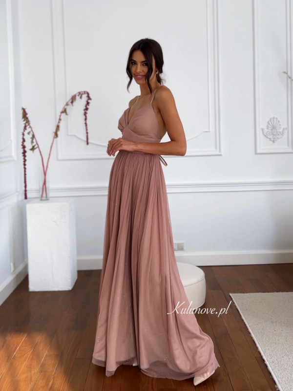 Bellatris - long, shiny dress in light pink with tied back