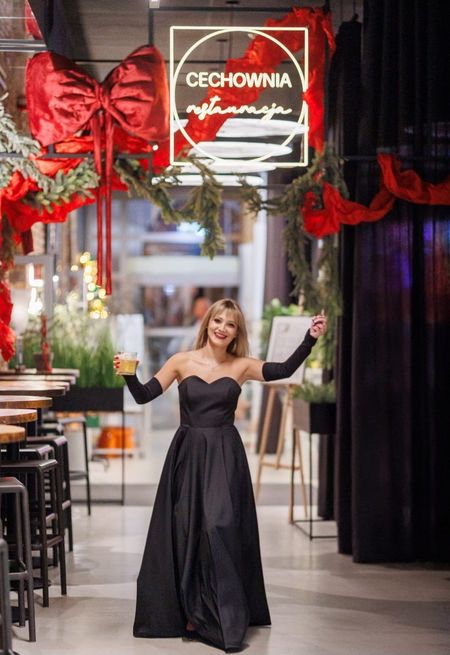 Judith - classic corset black maxi dress with extra straight sleeves