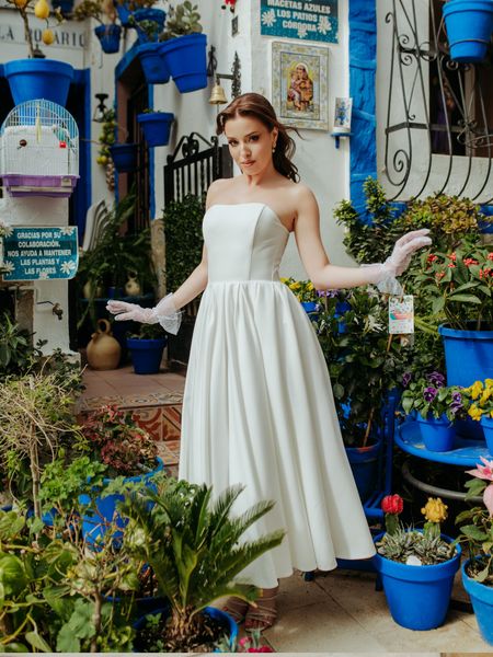 Bombshell midi - romantic strapless ecru midi dress with flared and voluminous bottom