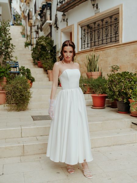 Bombshell midi - romantic strapless ecru midi dress with flared and voluminous bottom