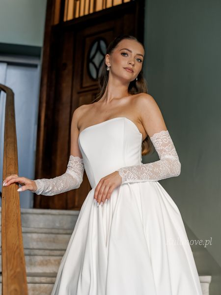 Bombshell - elegant ecru princess type wedding dress with corset top and flared bottom