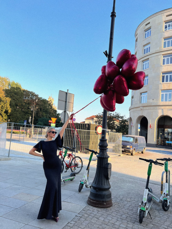 Brenda - black dress with open back with ruffles on the sleeves with a fishtail cut