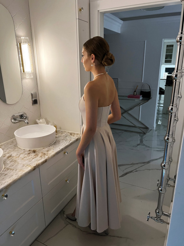 Bridget - light beige flared dress with a fitted top