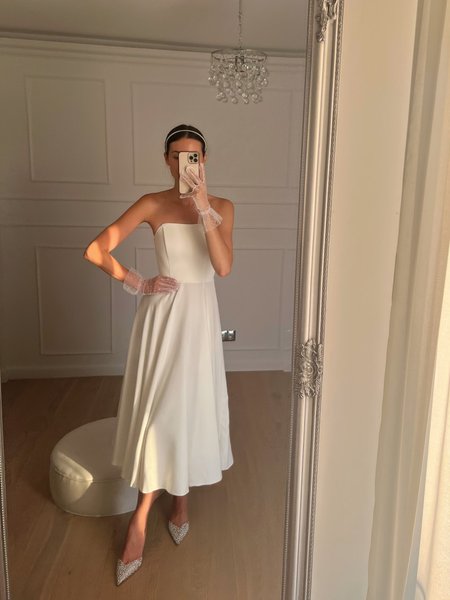 Bridget ecru A359 - a mid-length flared dress with a simple bodice and off-the-shoulder design