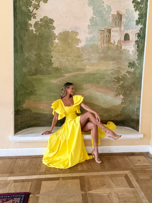 Kleo - a flared maxi dress with a karo neckline and butterfly sleeves