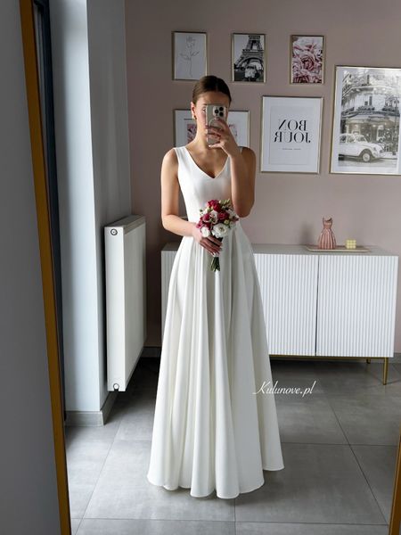 Cynthia - a classic, simple gown in cream color