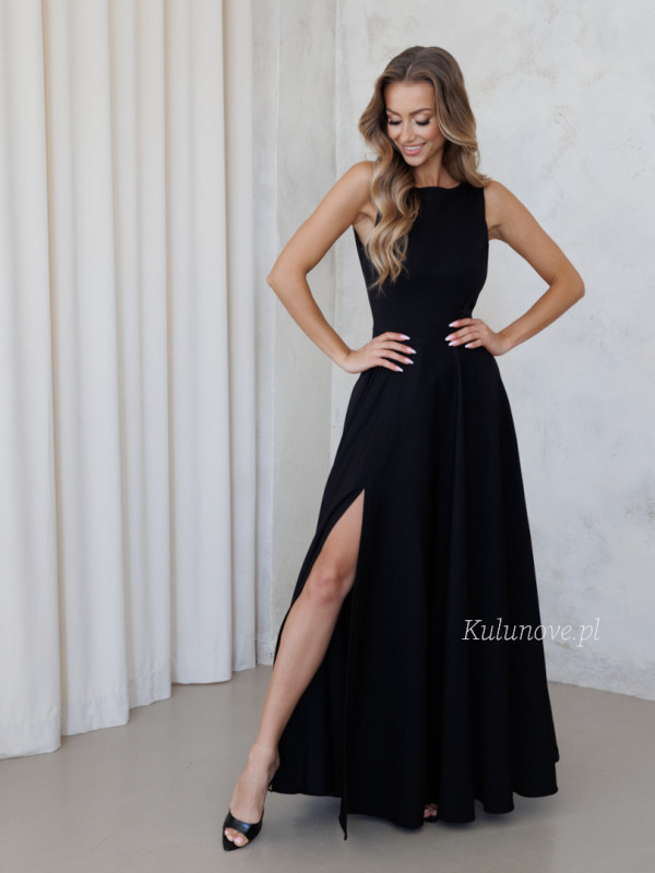 Jules - blushed maxi dress in black with a deep cutout on the back