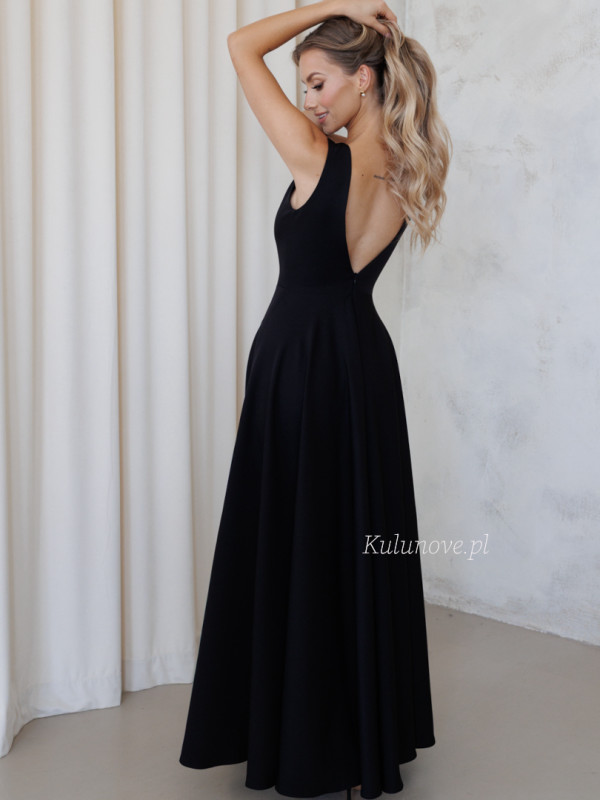 Jules - blushed maxi dress in black with a deep cutout on the back