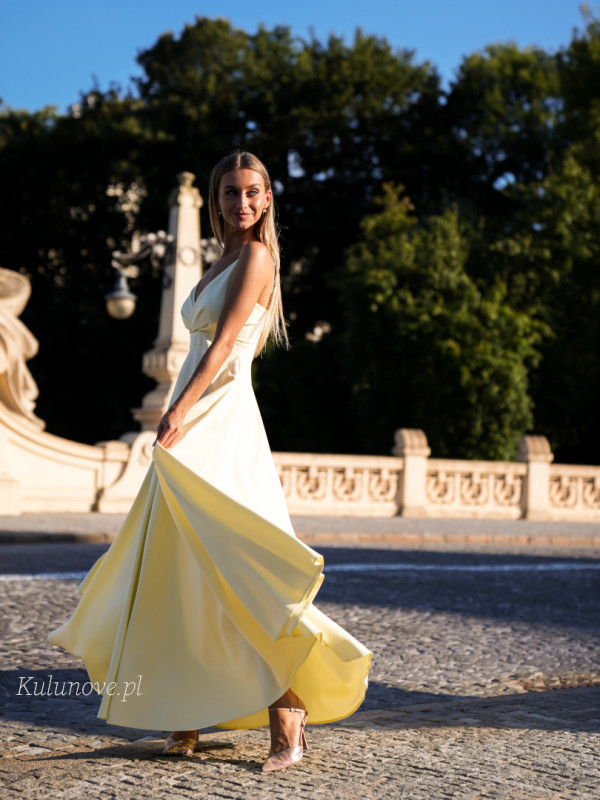 Elisabeth maxi - buttery thin strapless dress with deep neckline