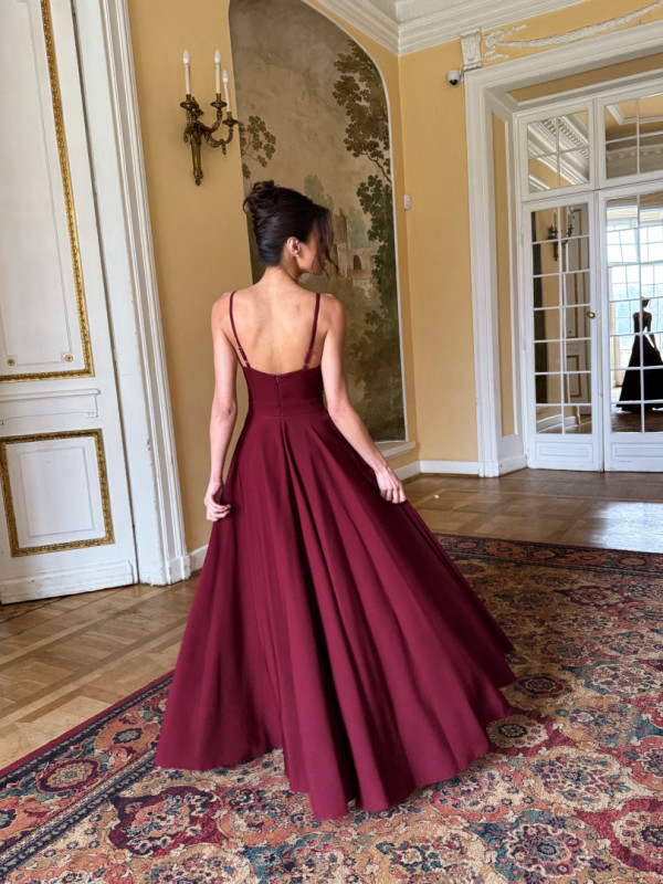 Elisabeth maxi - maroon striking strapless dress with voluminous bottom