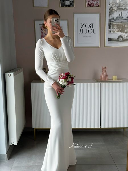 Elodie - classic long sleeve clinging dress