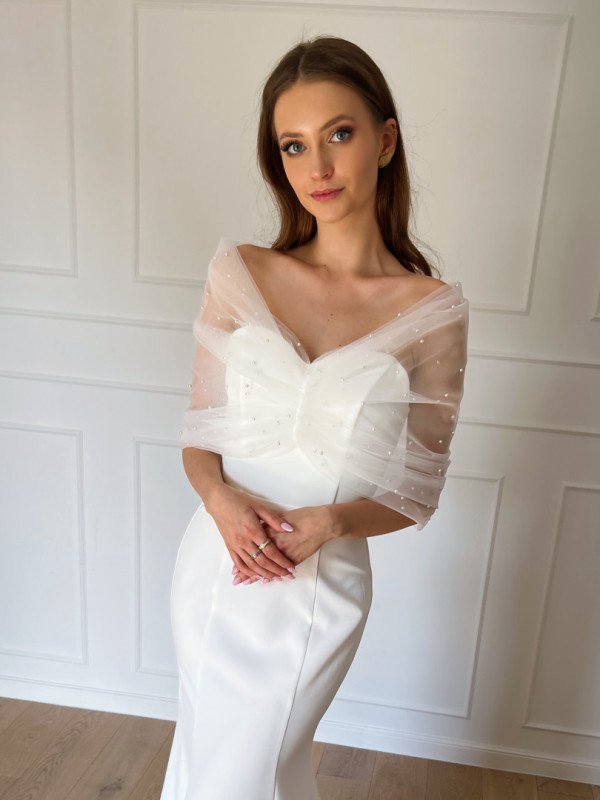 Tulle ecru wedding chimney covered with pearls