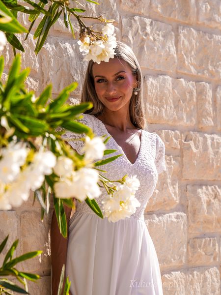 Felicja - an elegant ecru maxi wedding dress with short sleeves and a lace bodice