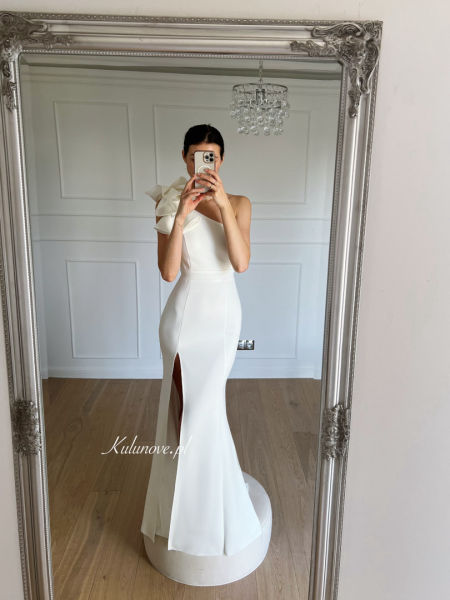 Audrey - one shoulder wedding dress with decorative bow and delicate train