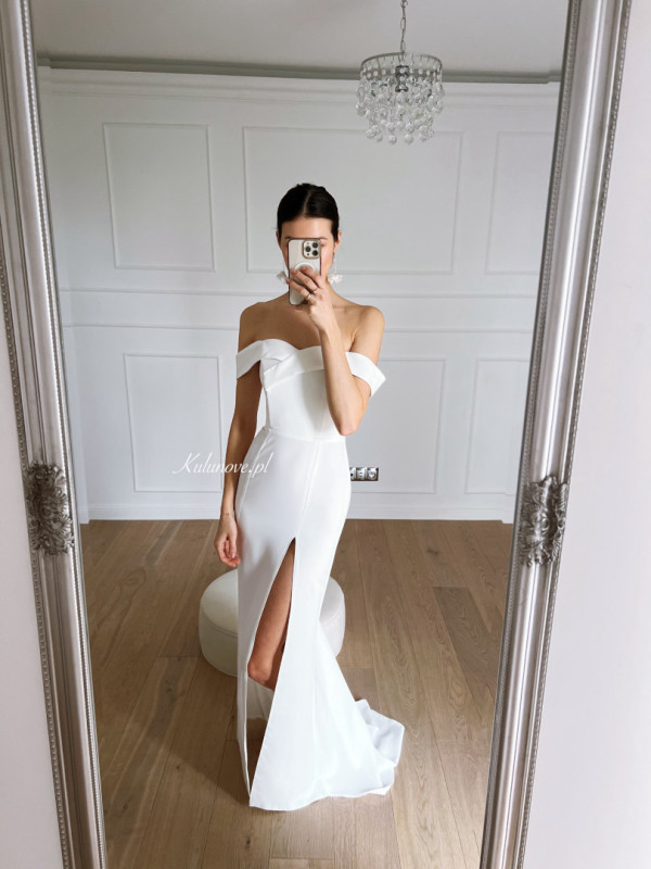 Angelina - simple elegant ecru maxi dress in Spanish style with train