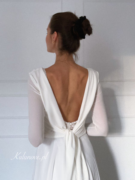 Thin envelope wedding sweater tied in several ways