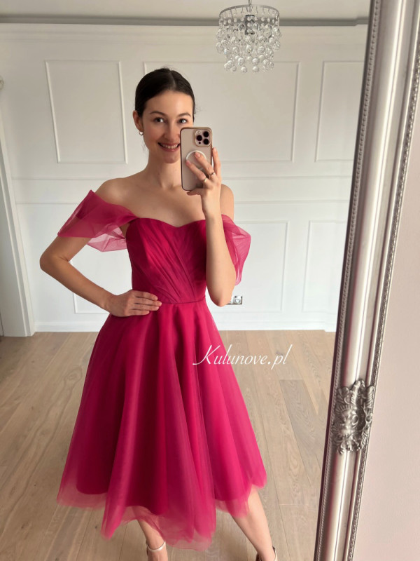 Selena - tulle midi dress with falling sleeves in fuchsia color