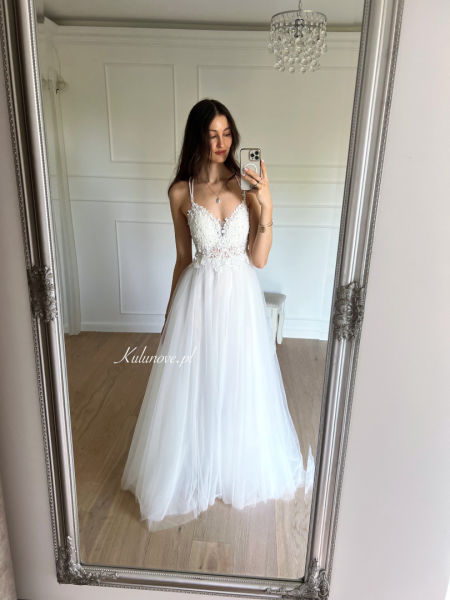 Lena - tulle princess wedding dress with tied lace bodice