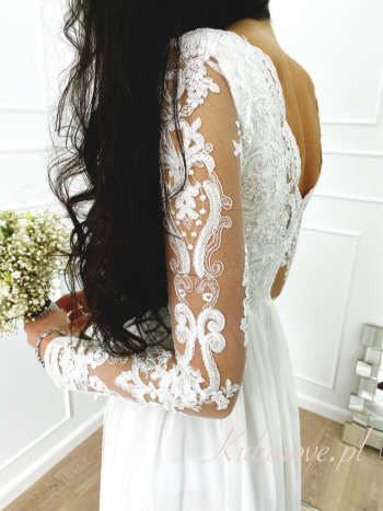 Ann - white wedding dress with lace sleeves