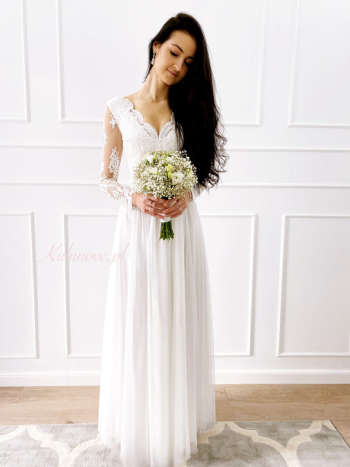 Ann - white wedding dress with lace sleeves