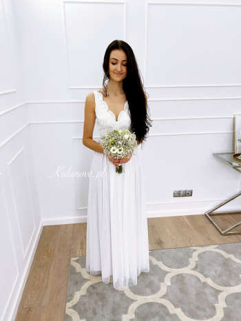 Sarah - white wedding dress with tulle layered bottom