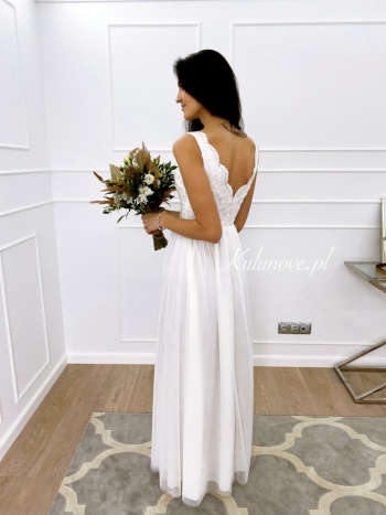 Sarah - white wedding dress with tulle layered bottom