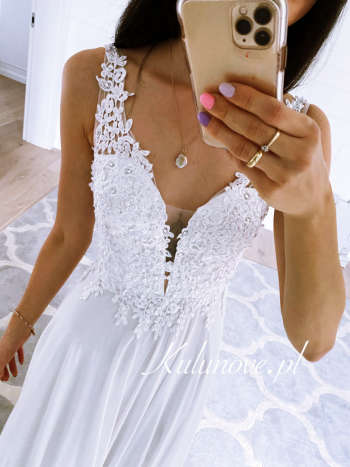 Victoria - wedding dress with muslin bottom