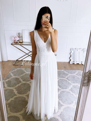 Agnes - airy wedding dress with embossing on the bodice