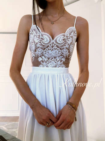 Caroline - airy gown with muslin bottom