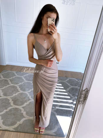 Mia - fitted long dress with brocade in dark gold color