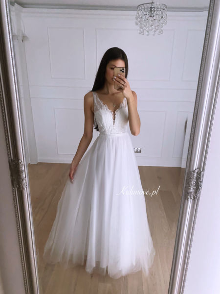 Zoe - wedding dress with tulle bottom