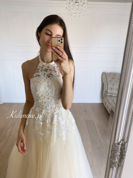Sisi - cream colored wedding dress decorated with white lace